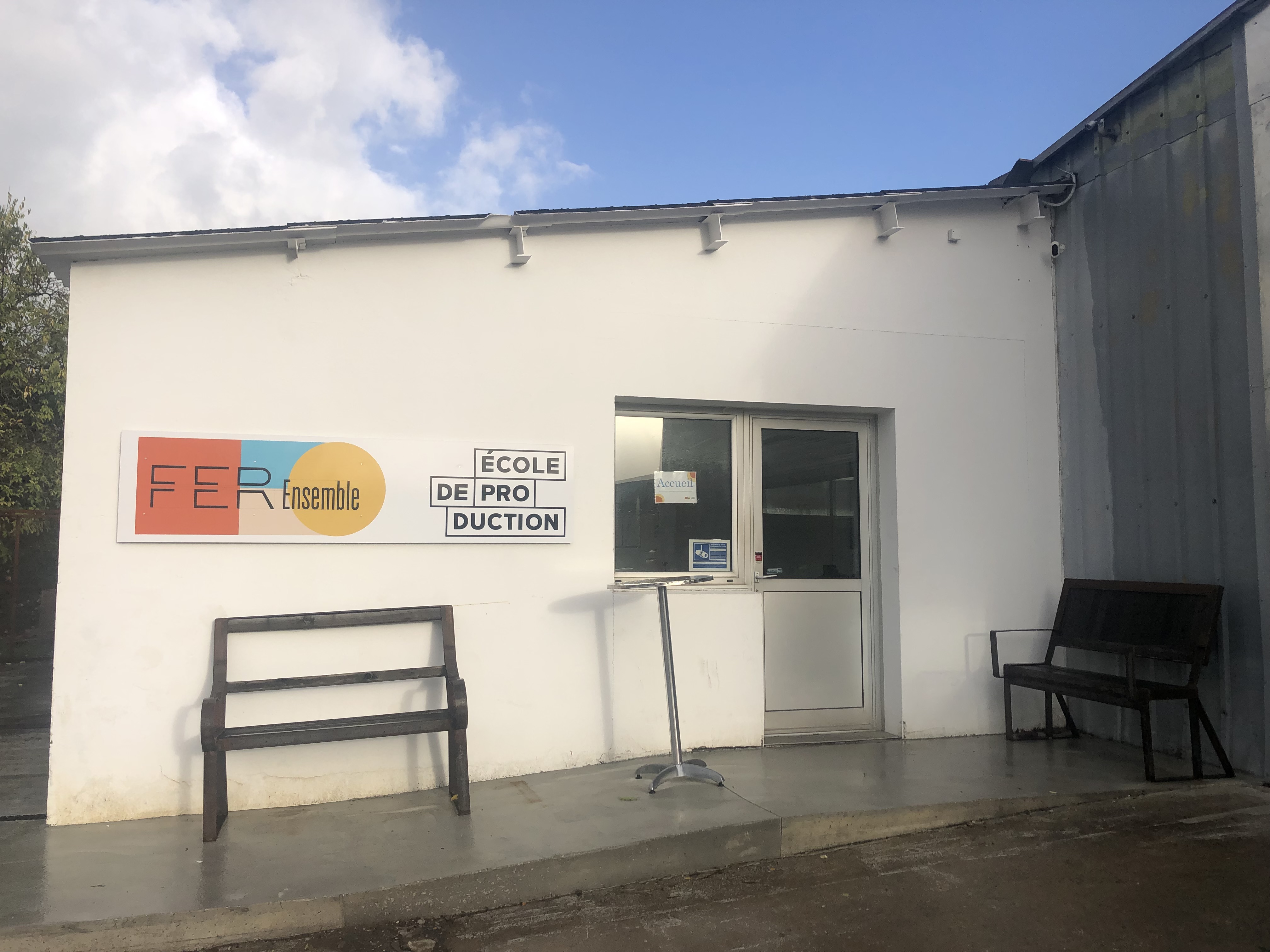 Entrée de l'école FER Ensemble à Châteaubernard